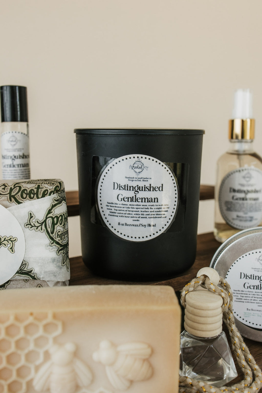 Distinguished Gentleman Beeswax Candle – Hickory & Amber – Eco-Friendly, Refined Scent for Relaxation